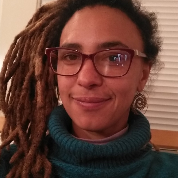 Clothes, art and more - Picture 2 of 2